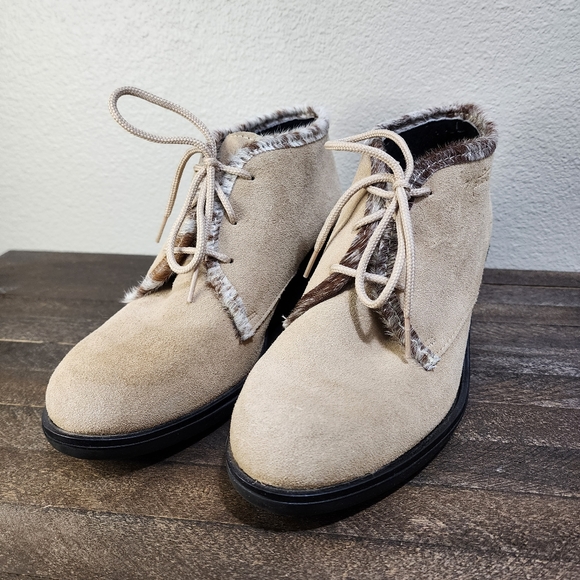 Martino Suede Ankle Bootie Wedges Made in Canada Size 9 - Picture 3 of 15